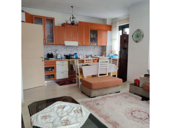 Tirane, shitet apartament 3+1 Kati 3, 135 m² 125.000 Euro (Unaza E Re)