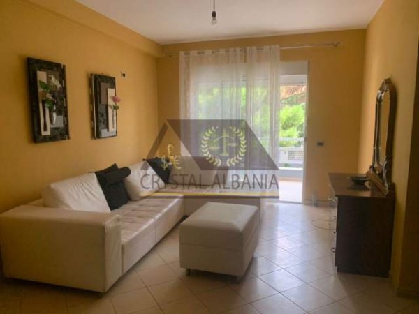 Tirane, jepet me qera apartament 2+1+BLK Kati 2, 104 m² 400 Euro (rruga gjon buzuku)