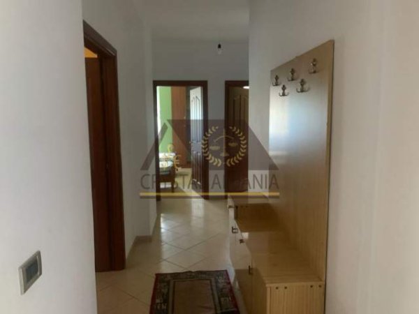 Tirane, jepet me qera apartament 2+1+BLK Kati 2, 104 m² 400 Euro (rruga gjon buzuku)