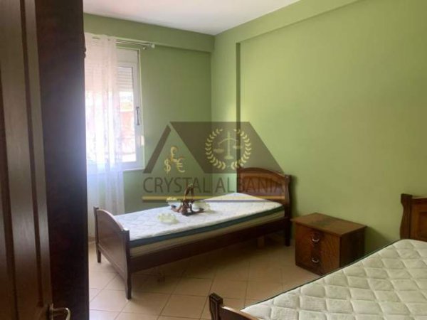 Tirane, jepet me qera apartament 2+1+BLK Kati 2, 104 m² 400 Euro (rruga gjon buzuku)