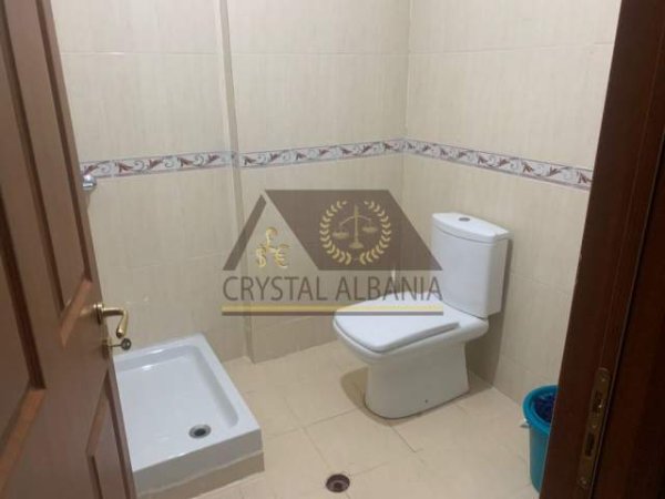 Tirane, jepet me qera apartament 2+1+BLK Kati 2, 104 m² 400 Euro (rruga gjon buzuku)