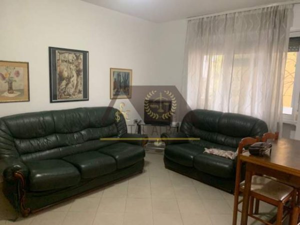 Tirane, jap me qera apartament 1+1 Kati 2, 50 m² 35.000 Leke (Rruga e Dibres)