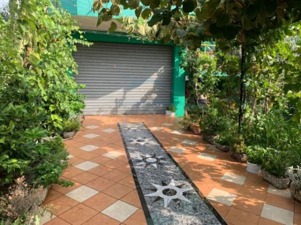 Durres, shitet shtepi 2 Katshe 248 m² 135.000 Euro (Shkozet)
