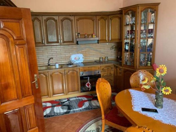 Durres, shitet shtepi 2 Katshe 248 m² 135.000 Euro (Shkozet)