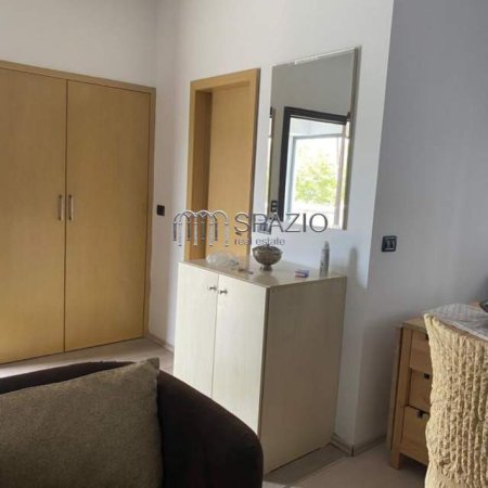 Tirane, jepet me qera apartament 1+1 Kati 4, 50 m² 350 Euro (Rruga Myslym Shyri)