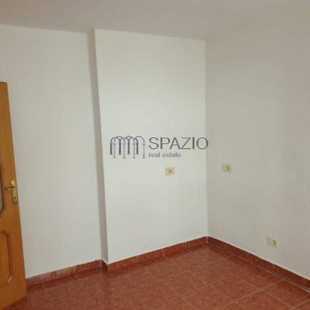 Tirane, jepet me qera apartament 2+1+BLK Kati 4, 93 m² 400 Euro (Sheshi Willson)