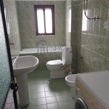 Tirane, jepet me qera apartament 2+1+BLK Kati 4, 93 m² 400 Euro (Sheshi Willson)