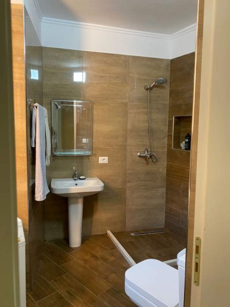 Apartament 1+1 me qira, kopshti Botanik Tirane!!