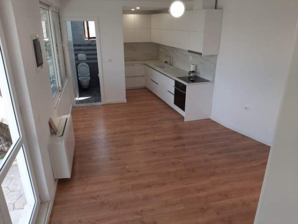 Tirane, jepet me qera Vile 1+1+BLK Kati 0, 56 m² 800 Euro (Rruga Dervish Shaba)