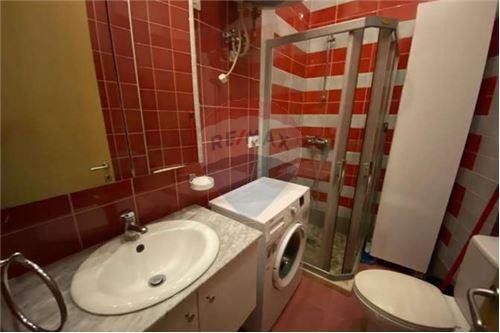 Tirane, jap me qera apartament 1+1 Kati 2, 76 m² 450 Euro (MYSLYM SHYR)
