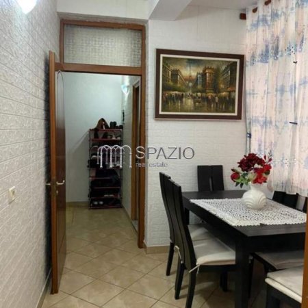 Tirane, jepet me qera apartament 2+1+BLK Kati 2, 70 m² 450 Euro (Rruga Kavajes)