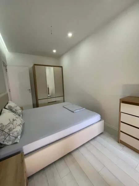 Tirane, jepet me qera apartament 1+1 Kati 6, 50 m² 550 Euro (Rruga e Kosovareve)