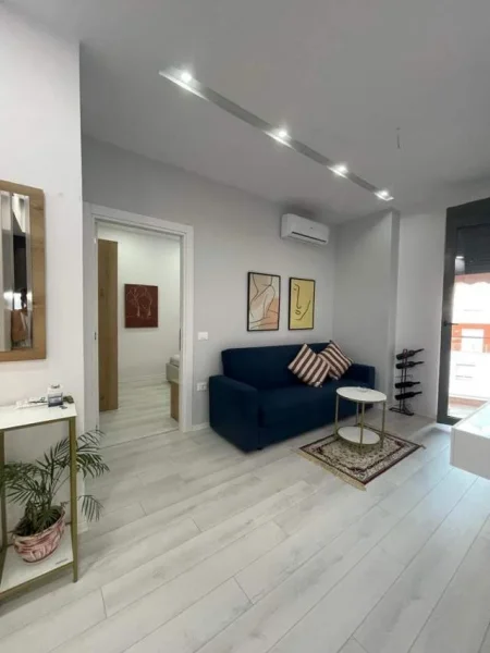 Tirane, jepet me qera apartament 1+1 Kati 6, 50 m² 550 Euro (Rruga e Kosovareve)