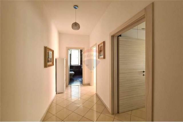 Tirane, jepet me qera apartament 2+1 Kati 3, 110 m² 550 Euro (kopshti zologjik)