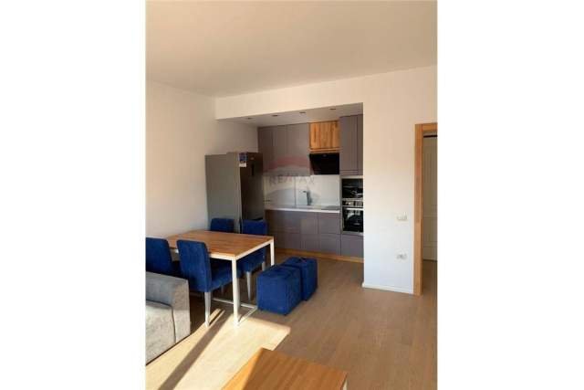 Tirane, jepet me qera apartament Kati 4, 70 m² 400 Euro (VILAT GJERMANE)