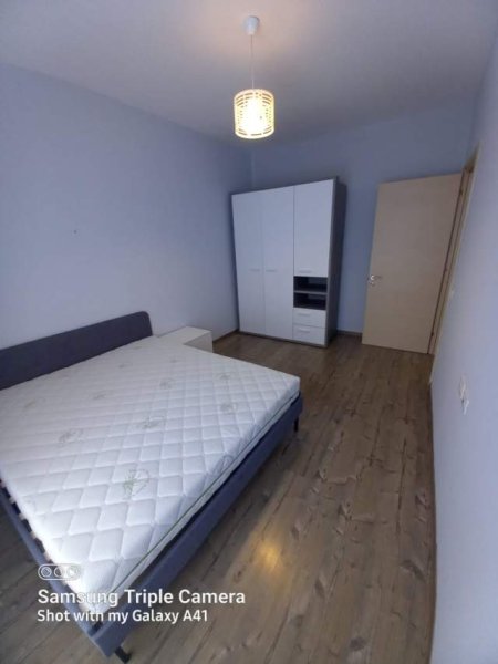 Tirane, jepet me qera apartament 2+1 500 Euro