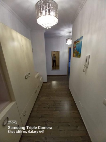 Tirane, jepet me qera apartament 2+1 500 Euro