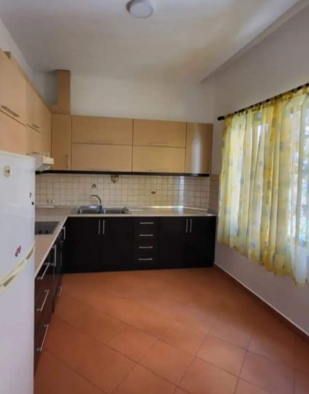 Tirane, jepet me qera apartament 3+1+BLK Kati 2, 175 m² 500 Euro (komuna e parisit)