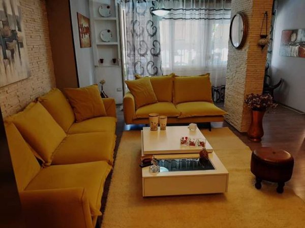 Tirane, jepet me qera apartament 2+1+A+BLK Kati 6, 105 m² 600 Euro (Rruga fosina plaku)