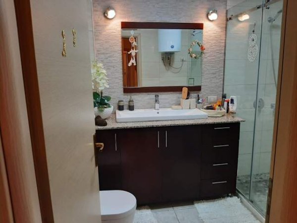 Tirane, jepet me qera apartament 2+1+A+BLK Kati 6, 105 m² 600 Euro (Rruga fosina plaku)