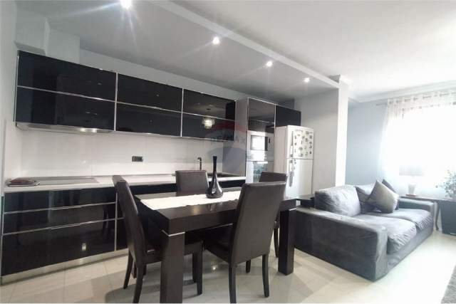 Tirane, jepet me qera apartament 2+1 Kati 4, 95 m² 500 Euro (rruga elbasanit)