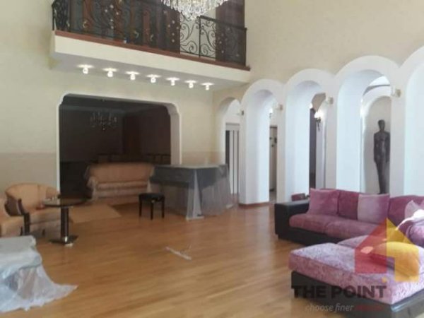 Tirane, jepet me qera Vile 2 Katshe Kati 2, 670 m² 5.000 Euro (Rruga Hafiz Ibrahim Daliu)