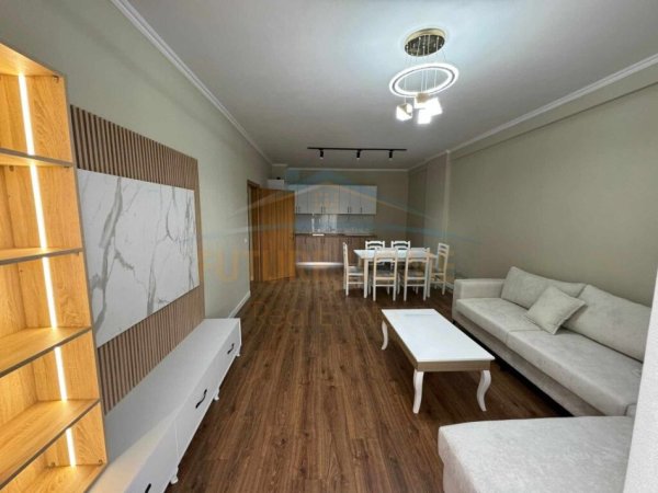 Tirane, shitet apartament 2+1+Ballkon Kati 7, 101 m² 136.000 € (rruga Mikel Maruli)