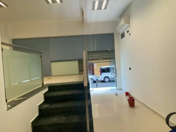 Tirane, jepet me qera ambjent biznesi Kati 0, 43 m² 300 € (Kodra e Diellit)