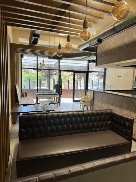 Tirane, jepet me qera bar-kafe Kati 0, 100 m² 800 € (Prane Spitalit Amerikan)