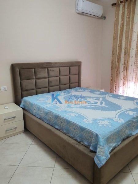 Tirane, jap me qera apartament 2+1+Ballkon Kati 4, 100 m² (Rruga e Kavajes)