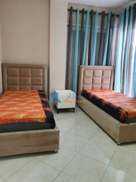 Tirane, jap me qera apartament 2+1+Ballkon Kati 4, 100 m² (Rruga e Kavajes)