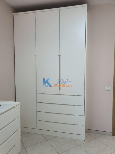 Tirane, jap me qera apartament 2+1+Ballkon Kati 4, 100 m² (Rruga e Kavajes)