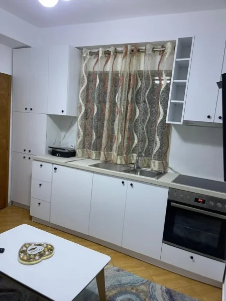 Tirane, jepet me qera garsonier 1+1 Kati 2, 40 m² 320 € (Loni Ligori)