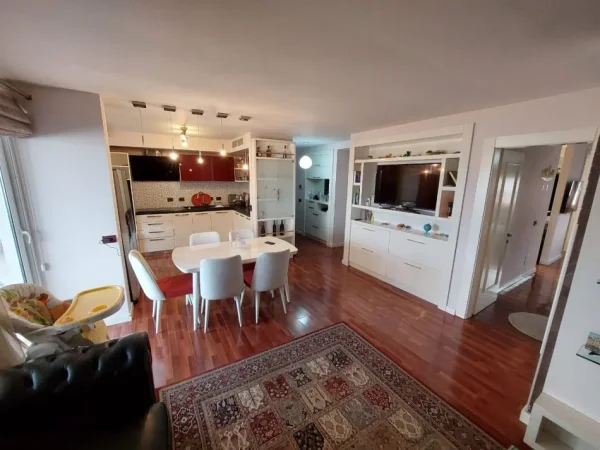 Tirane, shes Apartament 2+1+2+Verande  Kati 5, 133 m² OKAZION 210.000 € (Rezidenca Kodra e Diellit)