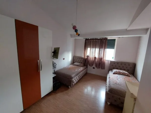Tirane, shes Apartament 2+1+2+Verande  Kati 5, 133 m² OKAZION 210.000 € (Rezidenca Kodra e Diellit)
