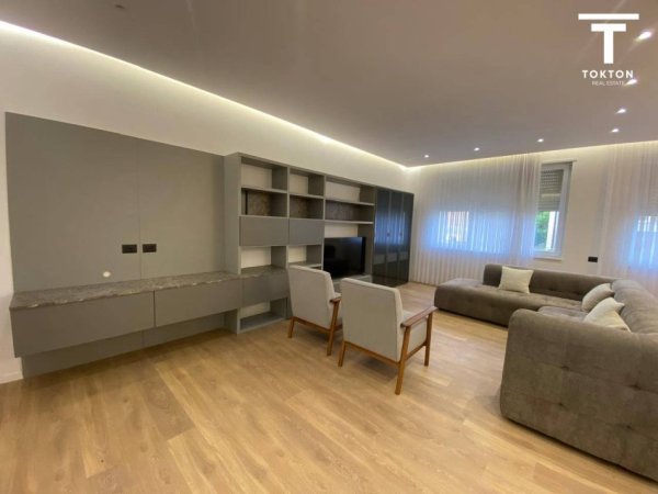 Tirane, jepet me qera apartament 4+1 Kati 3, 350 m² 3.000 € (TEG) TT 927