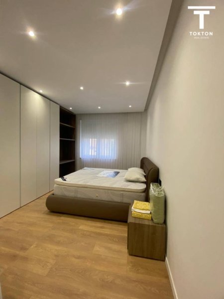 Tirane, jepet me qera apartament 4+1 Kati 3, 350 m² 3.000 € (TEG) TT 927