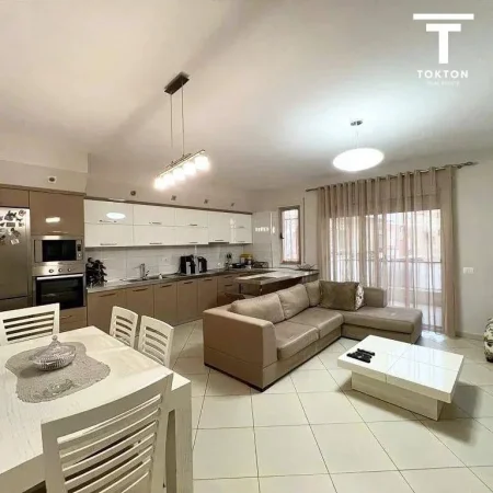 jepet me qera Apartament 2+1 Kati 5, 120 m² 500 € (Fresku)