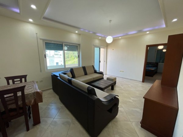 Durres, jepet me qera apartament 3+1+Ballkon Kati 5, 120 m² 400 € (Shkembi Kavajes,Durres)