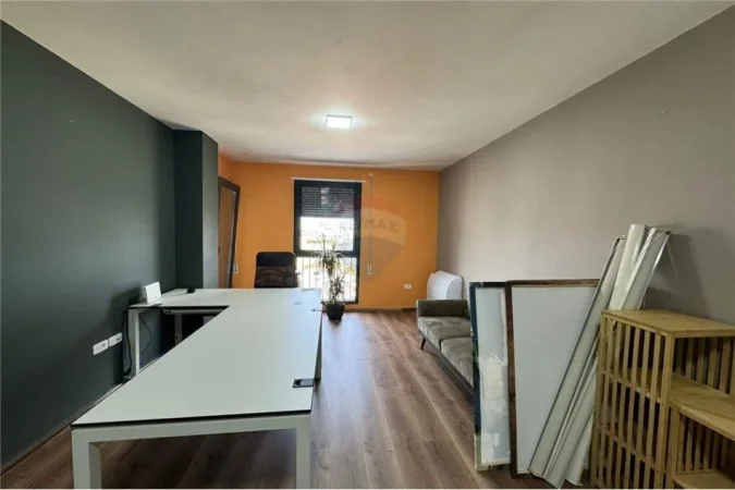 Tirane, jepet me qera zyre Kati 6, 60 m² 500 € 