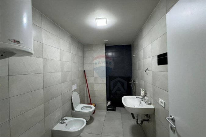 Tirane, jepet me qera zyre Kati 6, 60 m² 500 € 