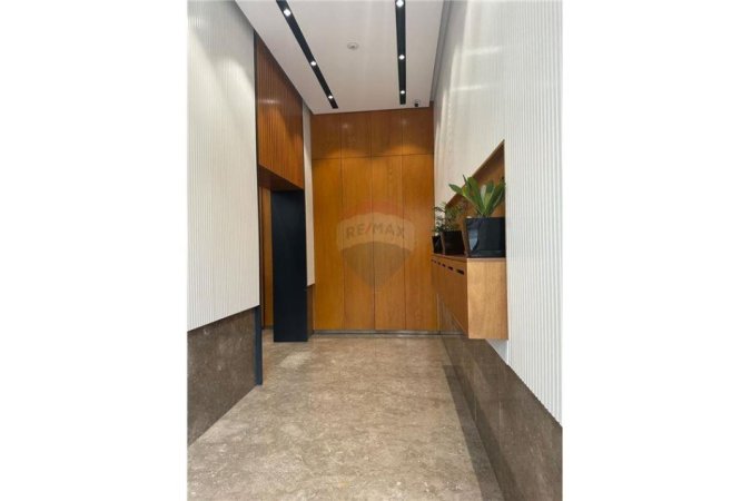 Tirane, jepet me qera zyre Kati 6, 60 m² 500 € 