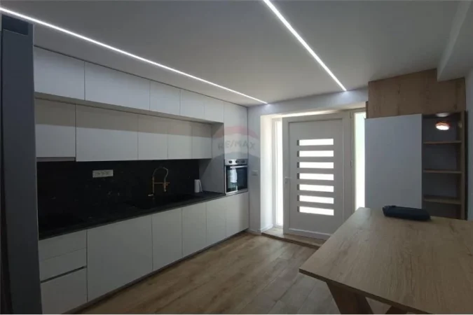 Tirane, jepet me qera apartament Kati 1, 40 m² 550 € 