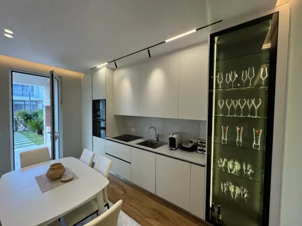 Durres, shitet apartament 2+1 Kati 1, 250 m² 350.000 € 