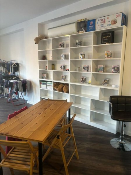 Tirane, jepet me qera zyre Kati 4, 172 m² 1.000 € (Kompleksi Turdiu)