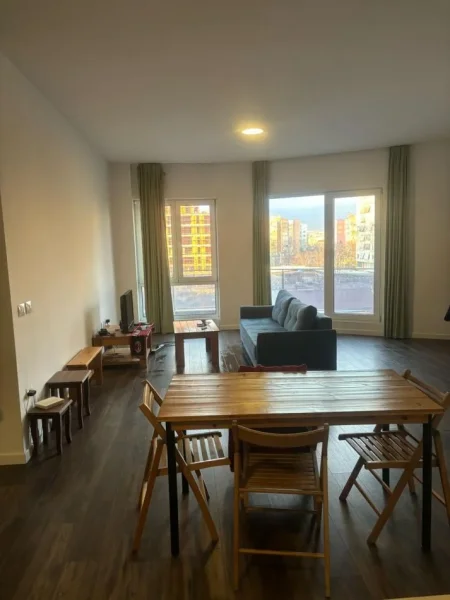 Tirane, jepet me qera zyre Kati 4, 172 m² 1.000 € (Kompleksi Turdiu)