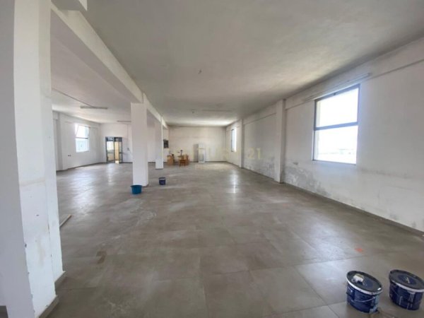 Tirane, jepet me qera ambjent biznesi Kati 2, 800 m² 1.000 € (sauk i ri)