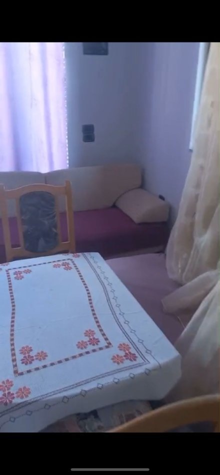 Tirane, jepet me qera apartament 1+1 Kati 1, 50 m² 300 € (Laprake)