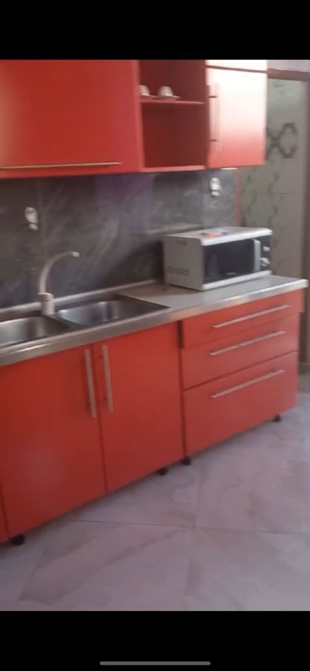 Tirane, jepet me qera apartament 1+1 Kati 1, 50 m² 300 € (Laprake)