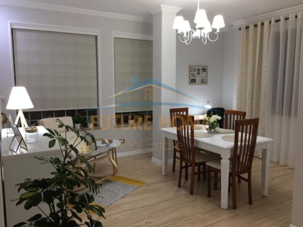 Tirane, jepet me qera apartament 2+1 Kati 3, 140 m² 900 € (rruga e elbasanit)